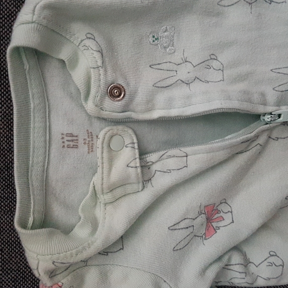 Baby Gap Onesies Set of 2 - Picture 4 of 4